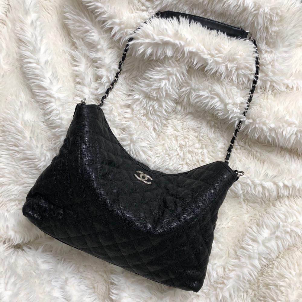 [[[SOLD]]] Chanel black caviar shoulder bag
